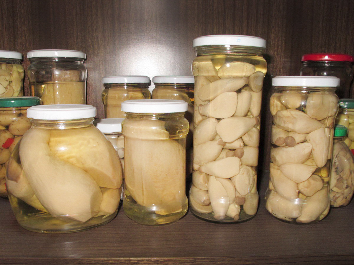 WHOLE IN JARS